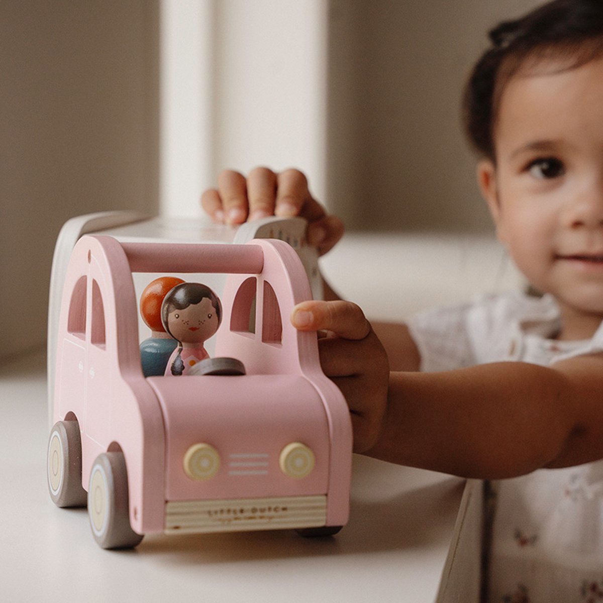 Speelgoed auto met caravan FSC