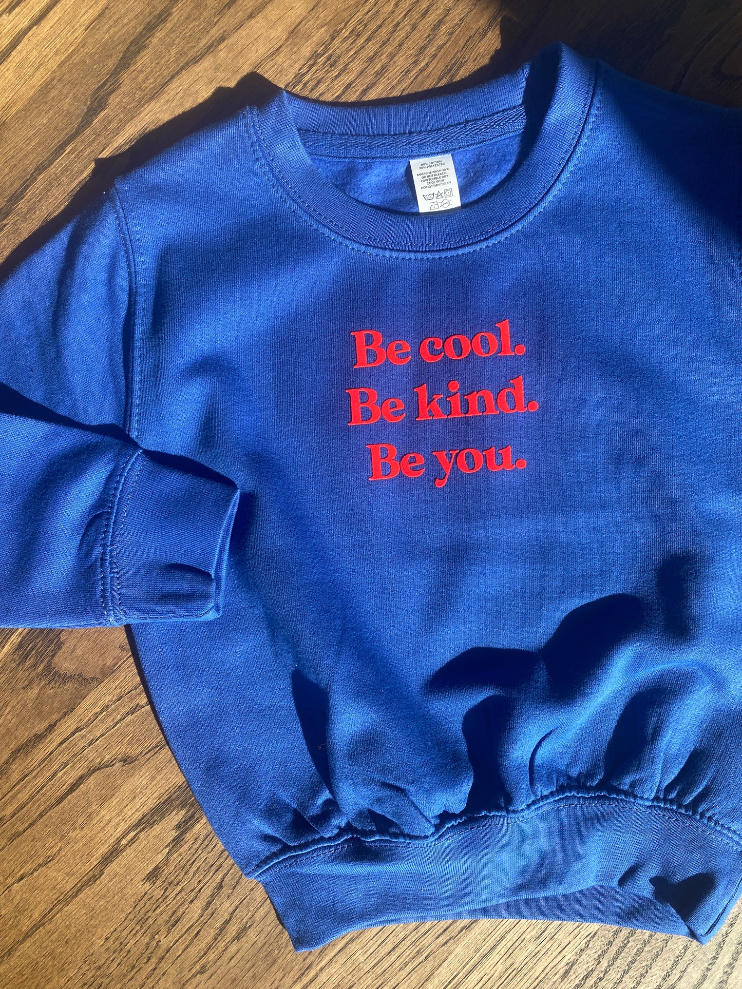 Trui donkerblauw - Be cool, Be kind, Be you.