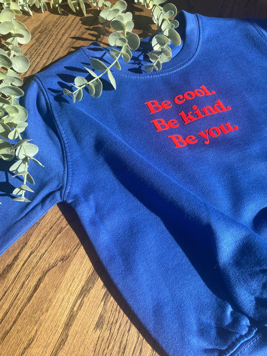 Trui donkerblauw - Be cool, Be kind, Be you.