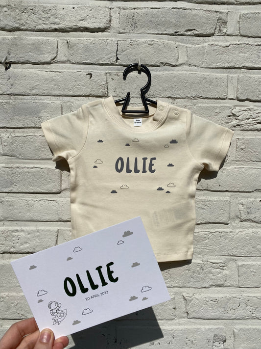 Gepersonaliseerde t-shirt op basis van geboortekaartje